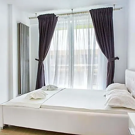 Aparthotel Indigo Alezzi Pool & 3*